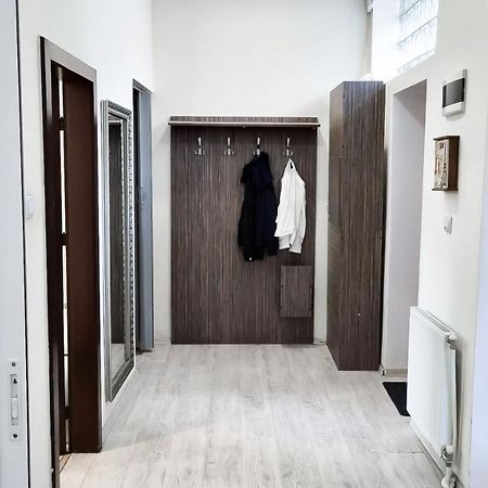 Simi Central Apartment Орадя Экстерьер фото
