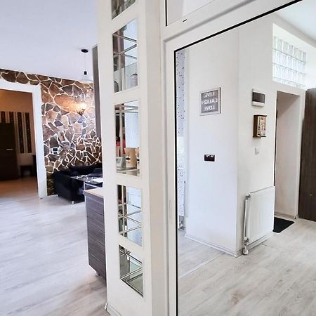 Simi Central Apartment Орадя Экстерьер фото