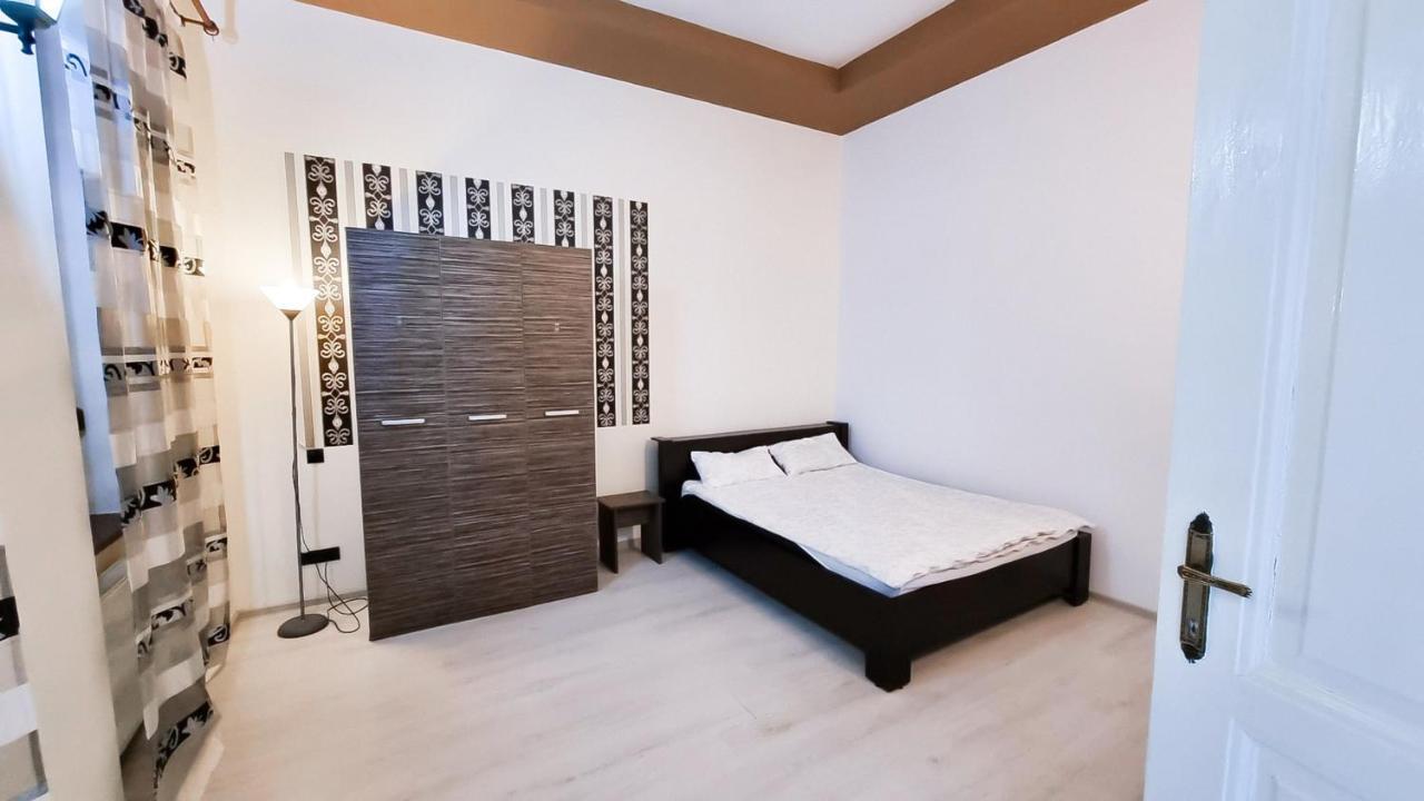 Simi Central Apartment Орадя Экстерьер фото